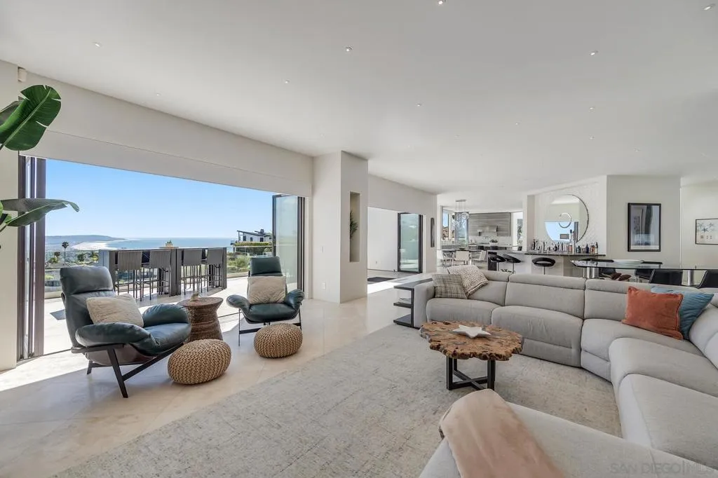 La Jolla, California 92037, United States, 5 Bedrooms Bedrooms, ,6 BathroomsBathrooms,Residential,Active,90781