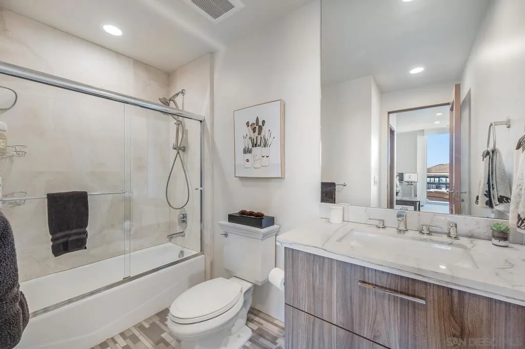 La Jolla, California 92037, United States, 5 Bedrooms Bedrooms, ,6 BathroomsBathrooms,Residential,Active,90781