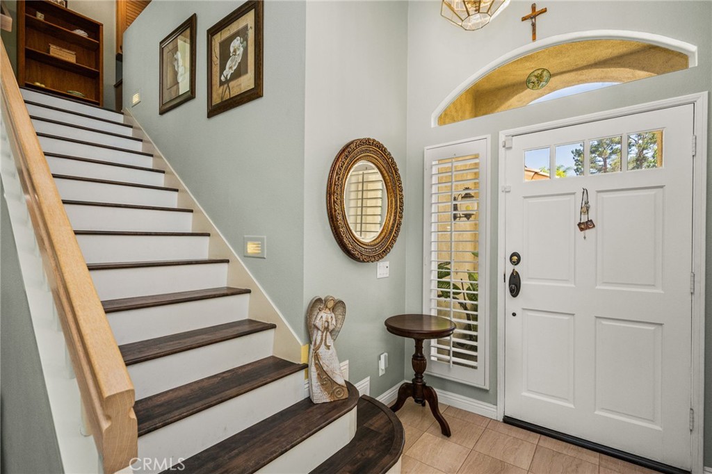 860 E Chisholm Court