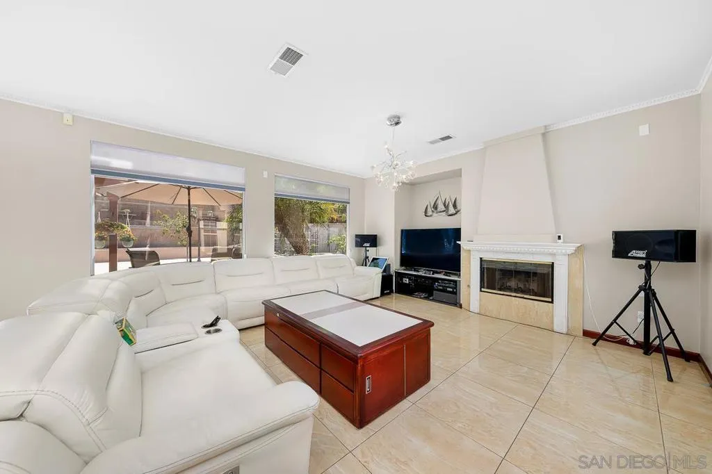 Chula Vista, California 91913, United States, 5 Bedrooms Bedrooms, ,3 BathroomsBathrooms,Residential,Active,179540