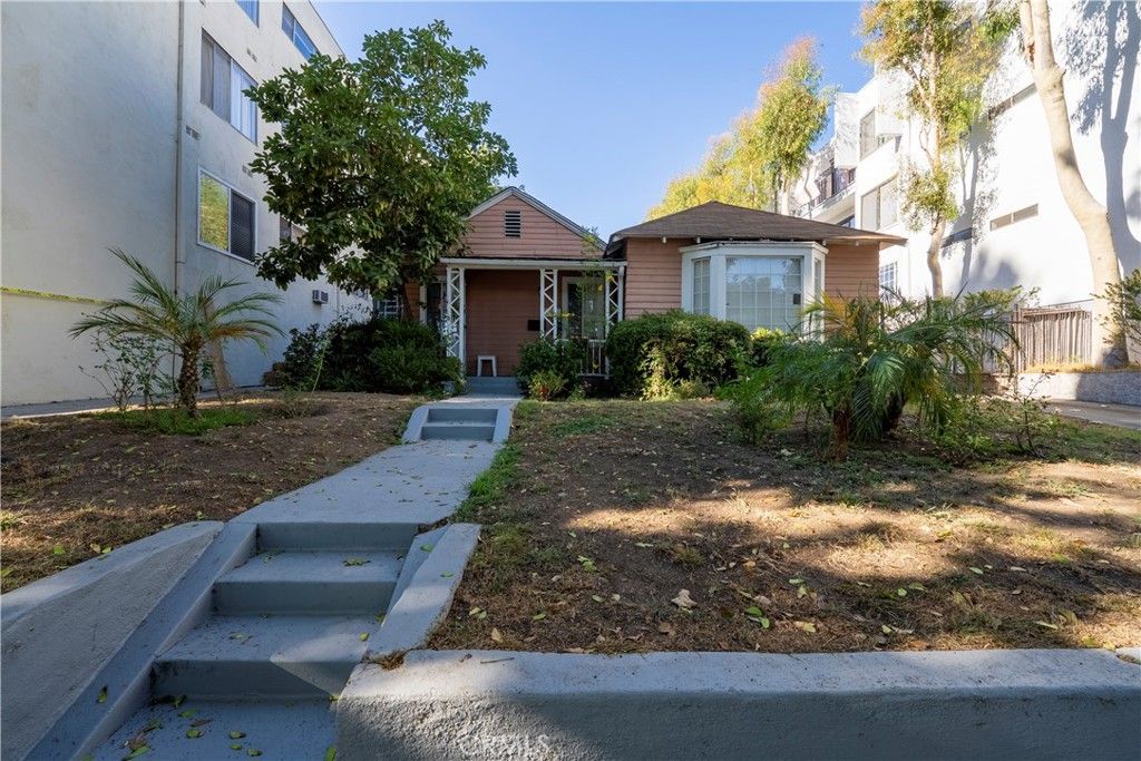 Photo of 7511 Hampton Avenue, West Hollywood, CA 90046 (MLS # SR25200434)