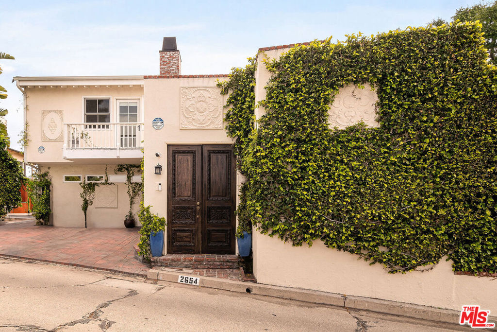 2654 hollyridge drive