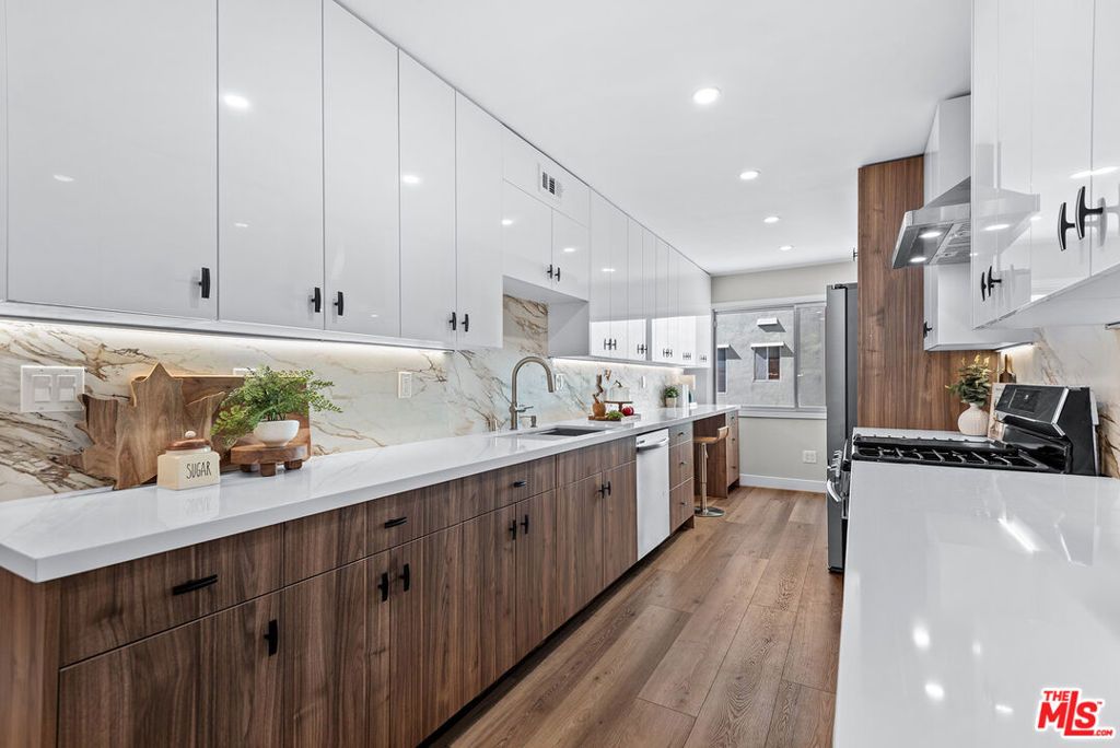 Photo of 13135 Mindanao Way #5, Marina Del Rey, CA 90292 (MLS # 25626169)