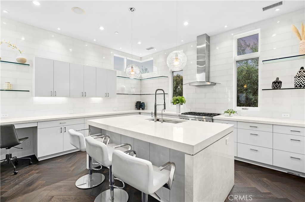 Corona del Mar North of PCH (CNHW) - Residential