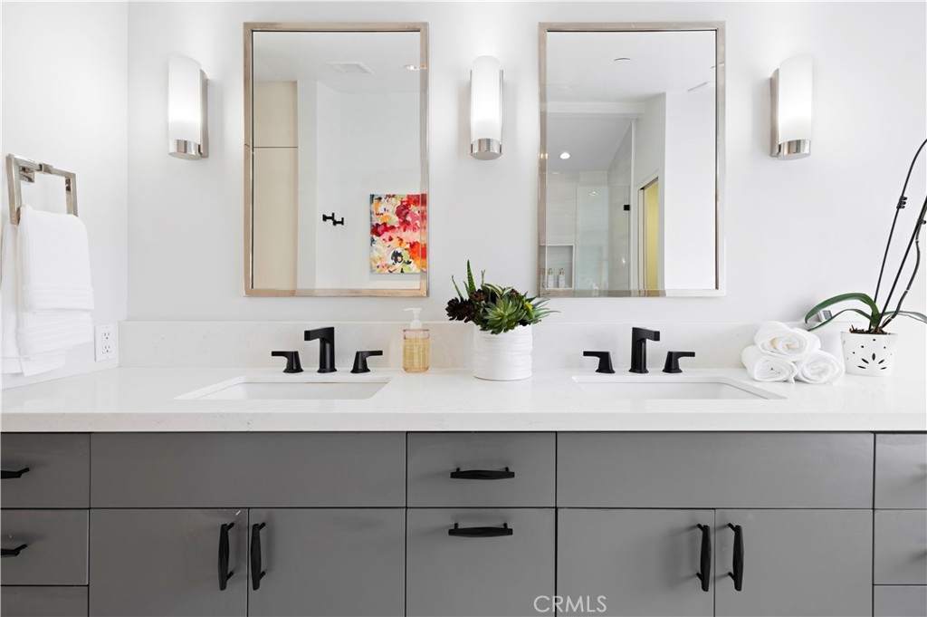 Corona del Mar North of PCH (CNHW) - Residential