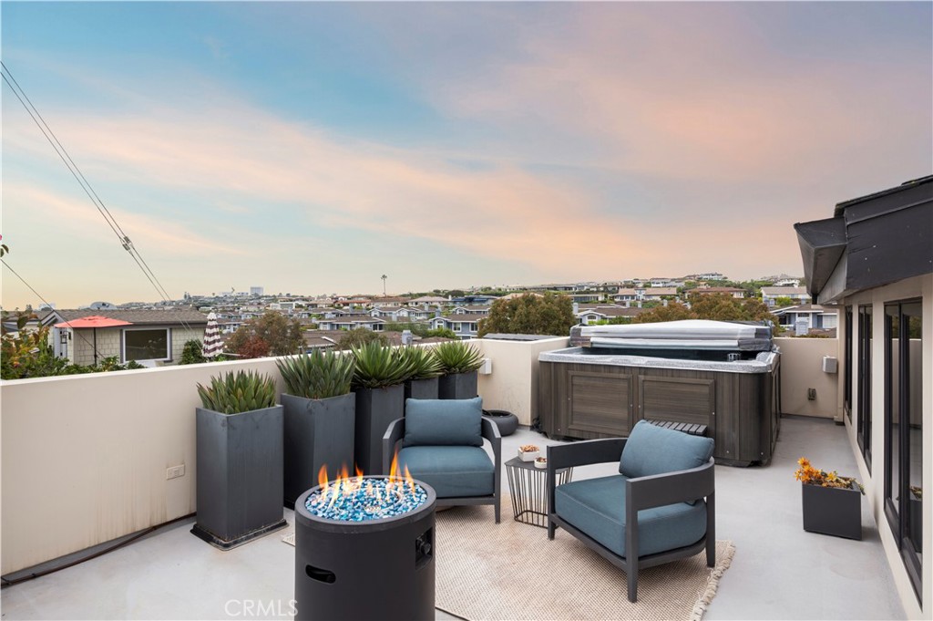 Corona del Mar North of PCH (CNHW) - Residential