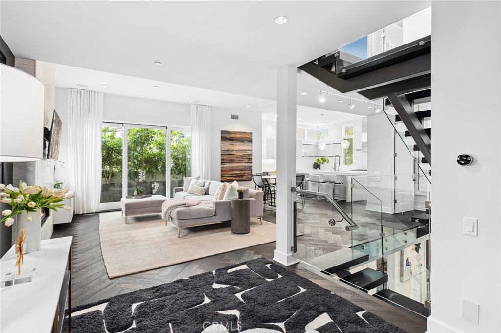 Corona del Mar North of PCH (CNHW) - Residential