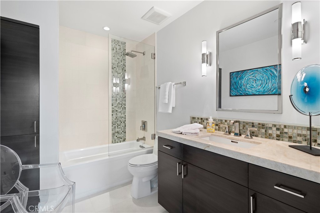 Corona del Mar North of PCH (CNHW) - Residential