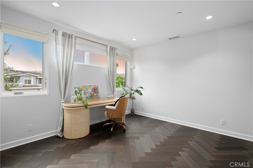 Corona del Mar North of PCH (CNHW) - Residential