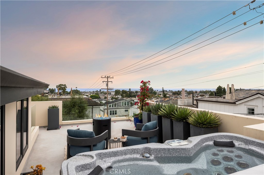 Corona del Mar North of PCH (CNHW) - Residential