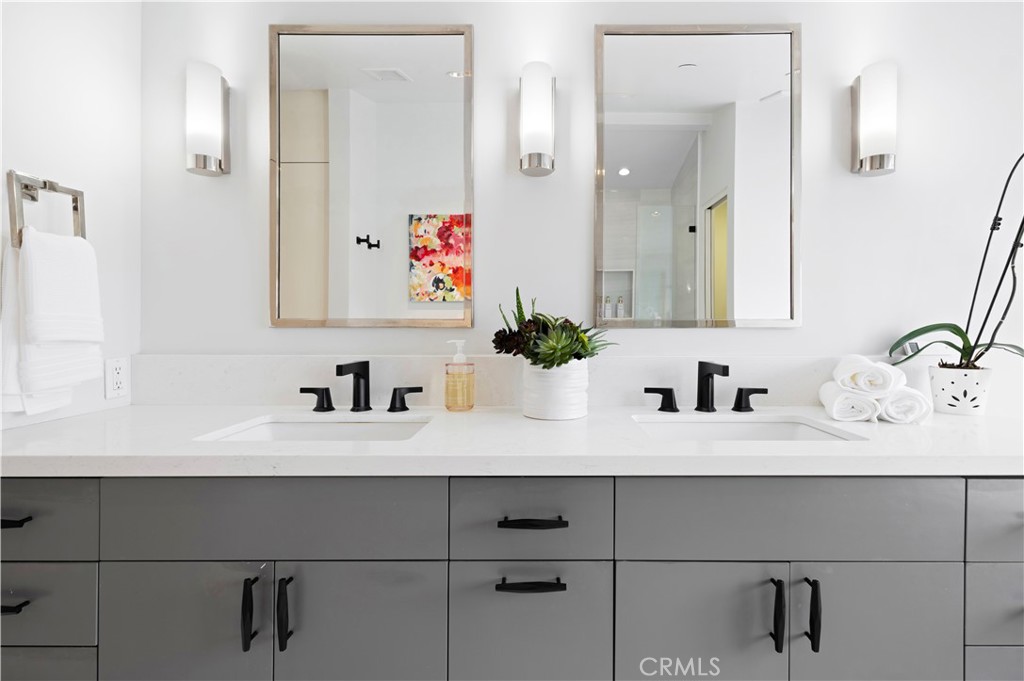 Corona del Mar North of PCH (CNHW) - Residential