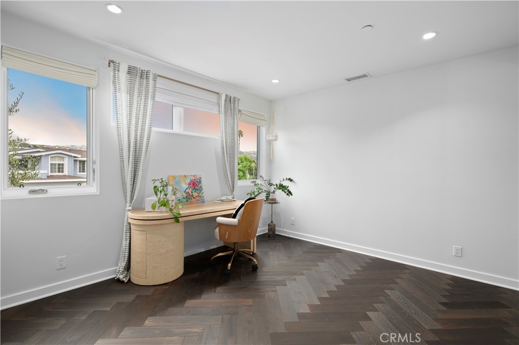 Corona del Mar North of PCH (CNHW) - Residential