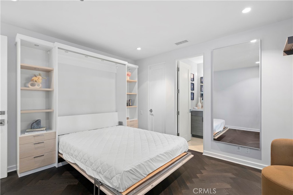 Corona del Mar North of PCH (CNHW) - Residential