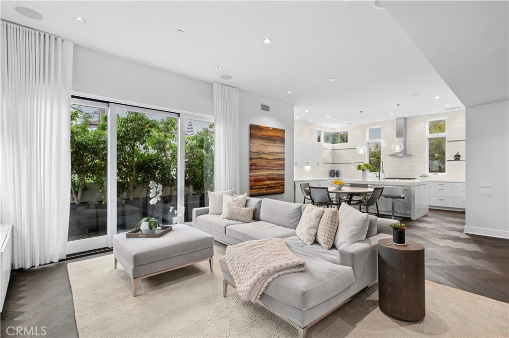 Corona del Mar North of PCH (CNHW) - Residential