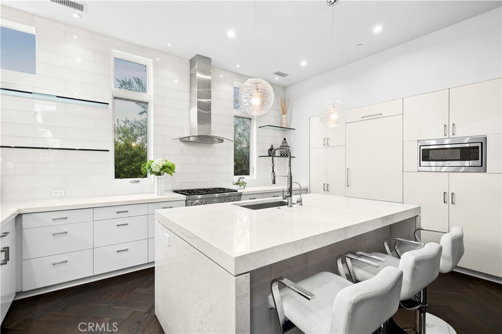 Corona del Mar North of PCH (CNHW) - Residential