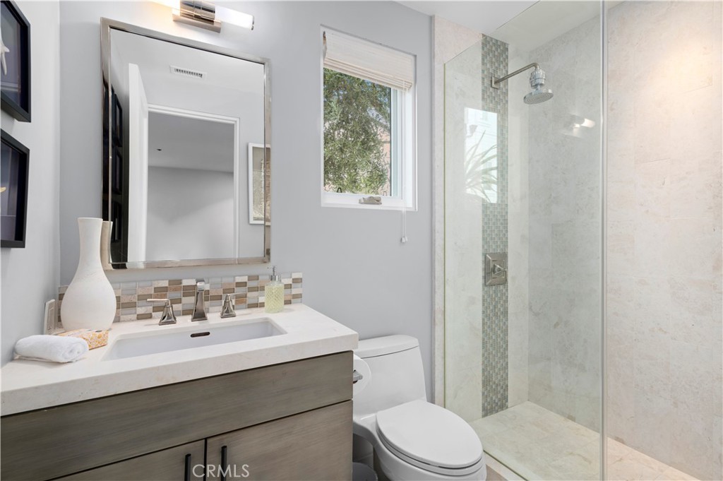 Corona del Mar North of PCH (CNHW) - Residential