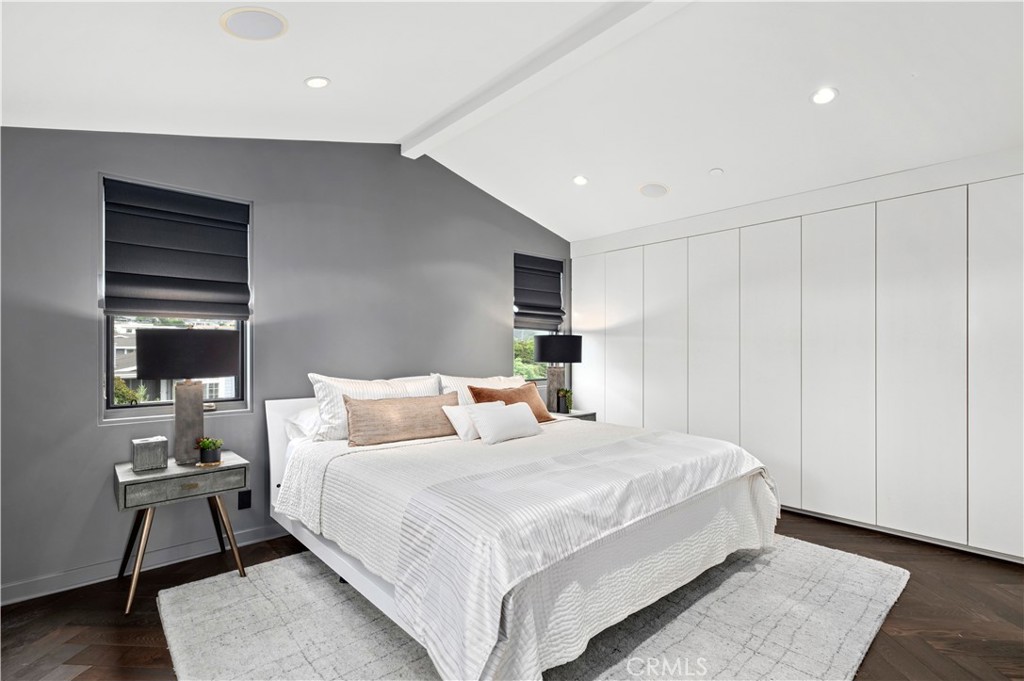 Corona del Mar North of PCH (CNHW) - Residential