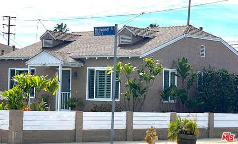 Photo of 3505 Redwood Avenue, Los Angeles, CA 90066 (MLS # 26660987)