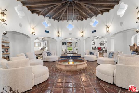 Photo of 2231 S Caliente Drive, Palm Springs, CA 92264 (MLS # 26654049)