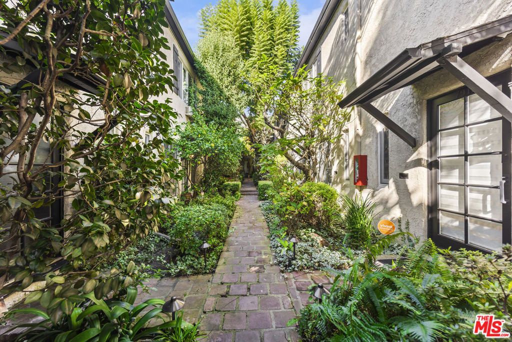 Photo of 7915 Norton Avenue #1/8, West Hollywood, CA 90046 (MLS # 25623653)