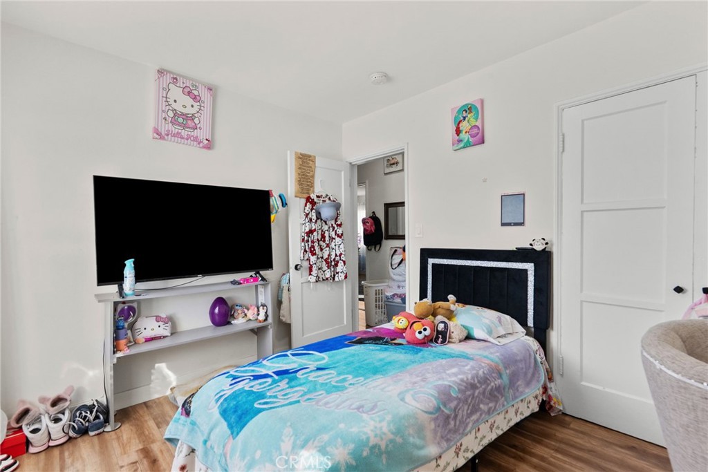 11816 Victory Boulevard