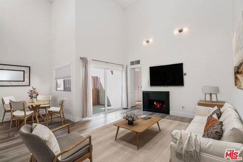 Photo of 1339 N Columbus Avenue #304, Glendale, CA 91202 (MLS # 26639433)