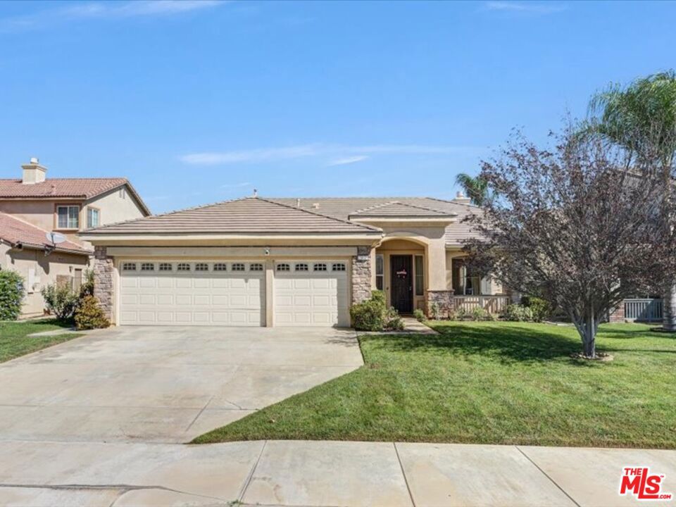Photo of 25832 Boulder Rock Place, Menifee, CA 92585 (MLS # 26934775)