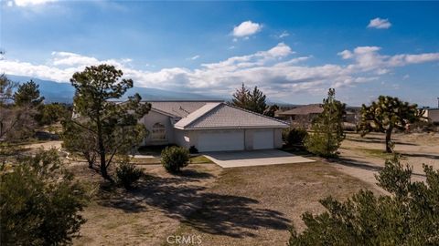 Photo of 12384 Redwood Road, Pinon Hills, CA 92372 (MLS # GD26005132)