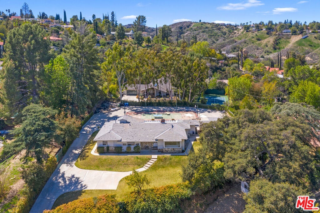 Photo of 19630 Rosita Street, Tarzana, CA 91356 (MLS # 26874723)