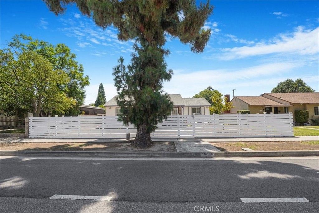 Photo of 16038 Devonshire Street, Granada Hills, CA 91344 (MLS # SR25195136)