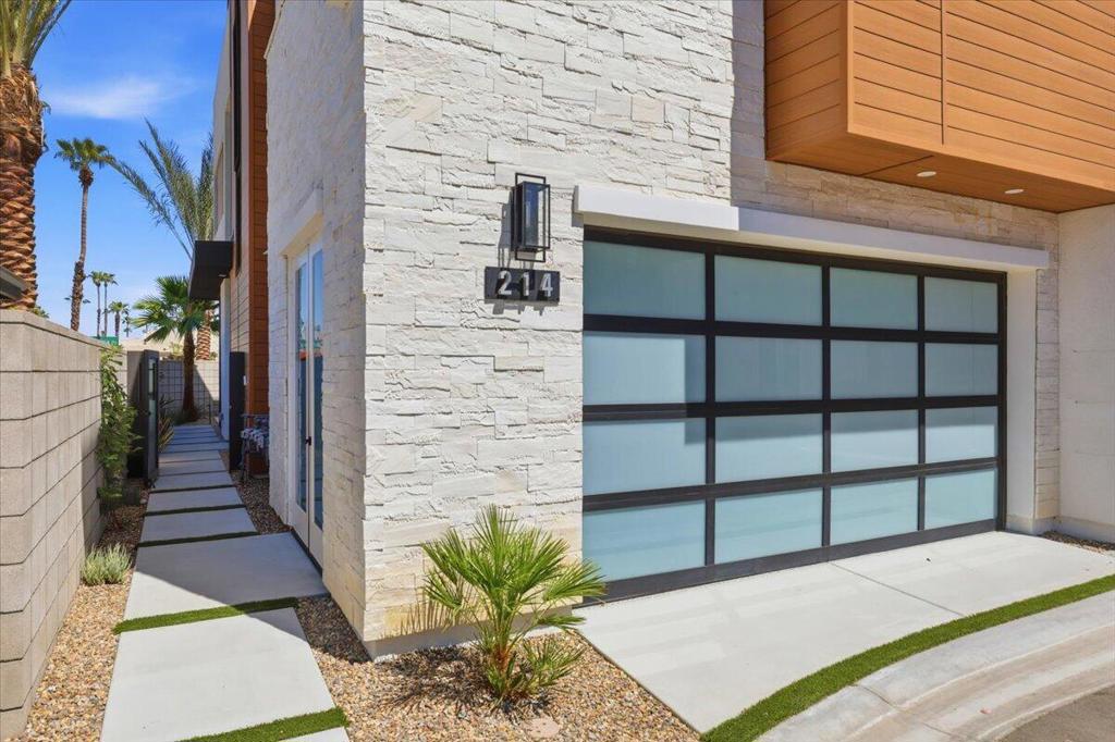214 Latitude Loop East