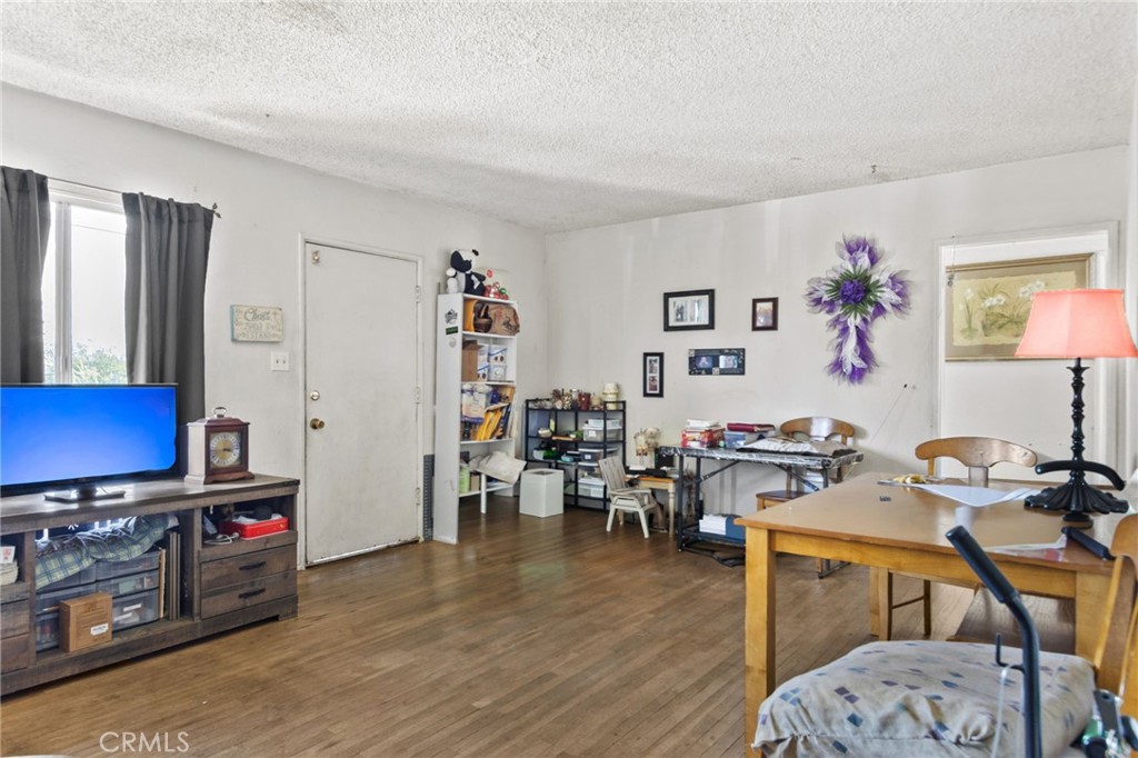 1219 E 7th