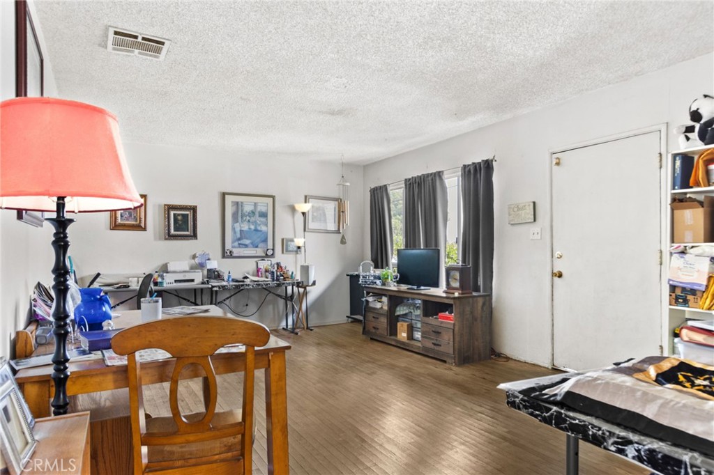 1219 E 7th