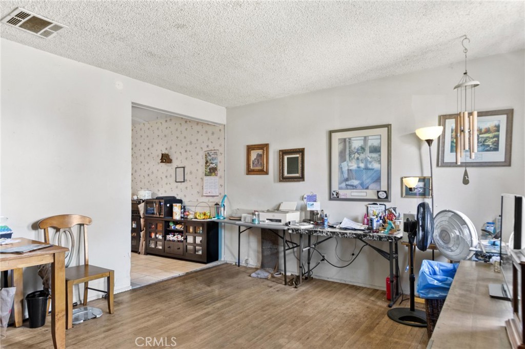 1219 E 7th