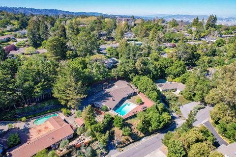 Photo of 25 Warmwood Way, Hillsborough, CA 94010 (MLS # ML82042902)