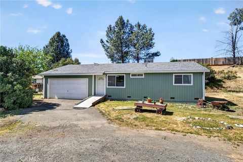 Photo of 2888 Meadow Creek Rd, Clearlake Oaks, CA 95423 (MLS # LC26079583)