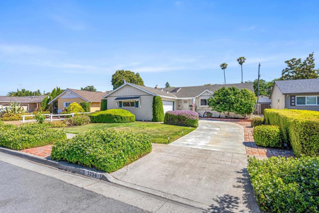 3294 Lindenoaks Drive, San Jose CA 95117