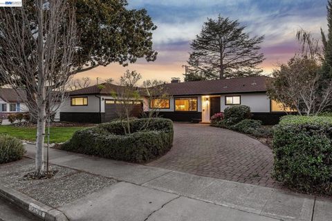 Photo of 2533 2533 Richland Ave Ave, San Jose, CA 95125 (MLS # 41126315)