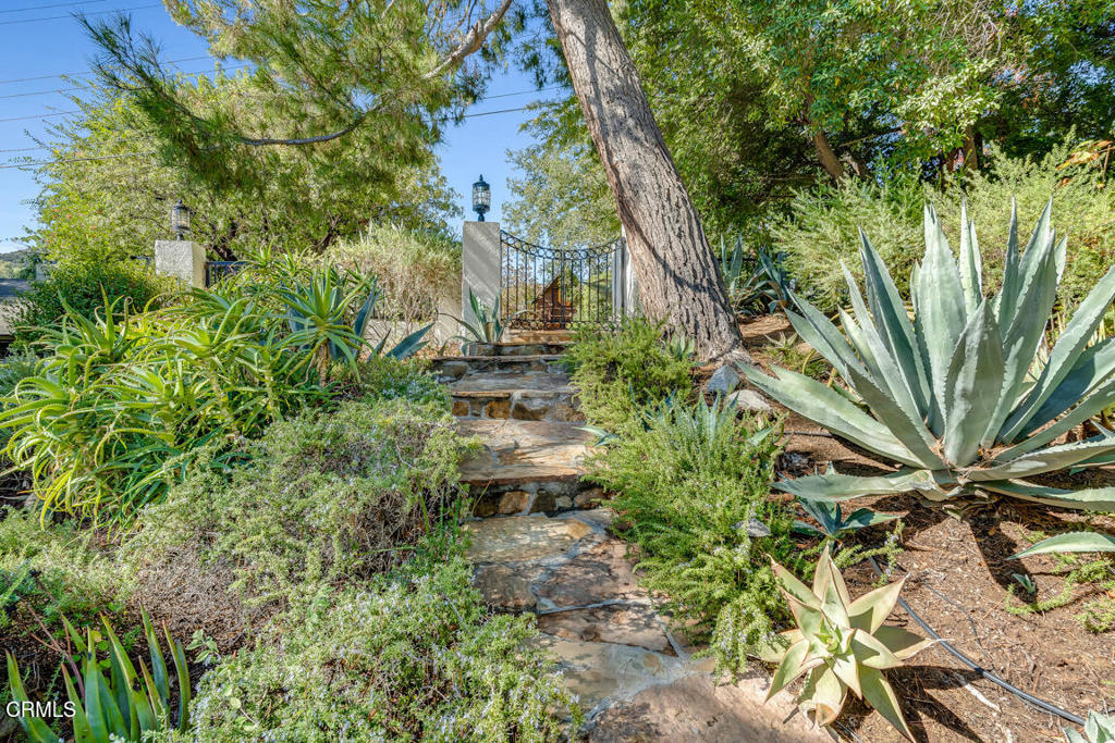 1450 1450 Arroyo View Drive