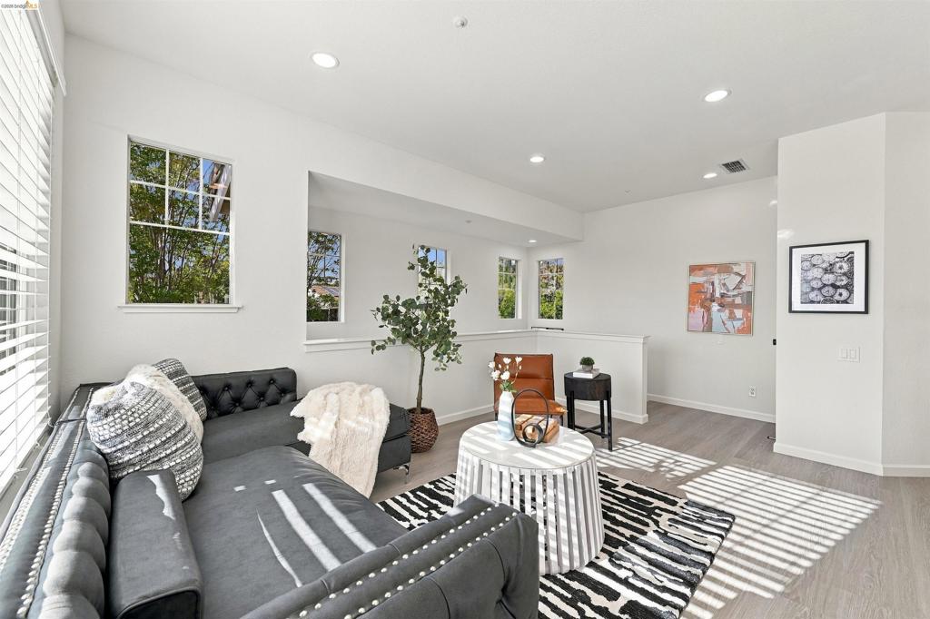 23389 Canyon Terrace Dr