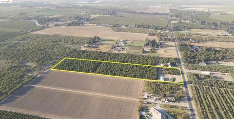 Photo of 501 501 Wellsford Rd Rd, Modesto, CA 95357 (MLS # 41126110)