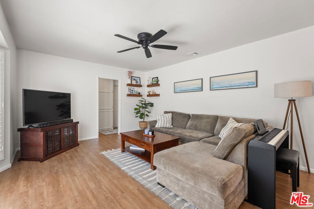 6538 De Celis Place