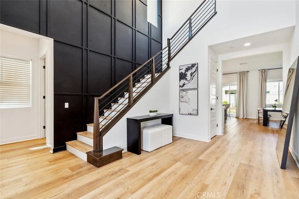 Photo of 17715 Hillside Way, Saugus, CA 91350 (MLS # SR26029328)