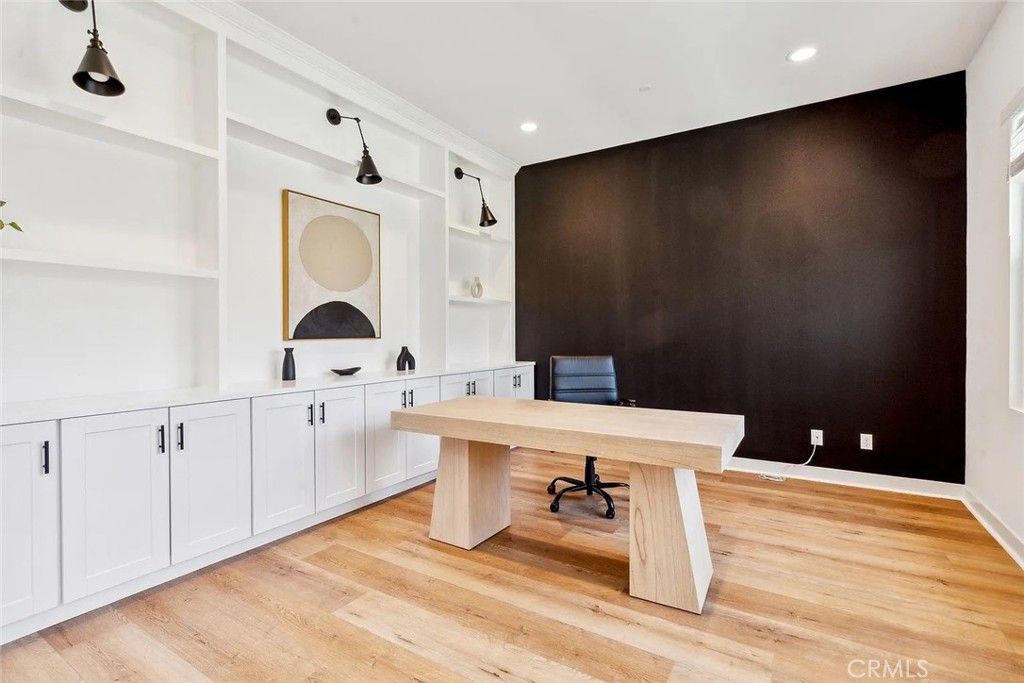 Photo of 17715 Hillside Way, Saugus, CA 91350 (MLS # SR26029328)