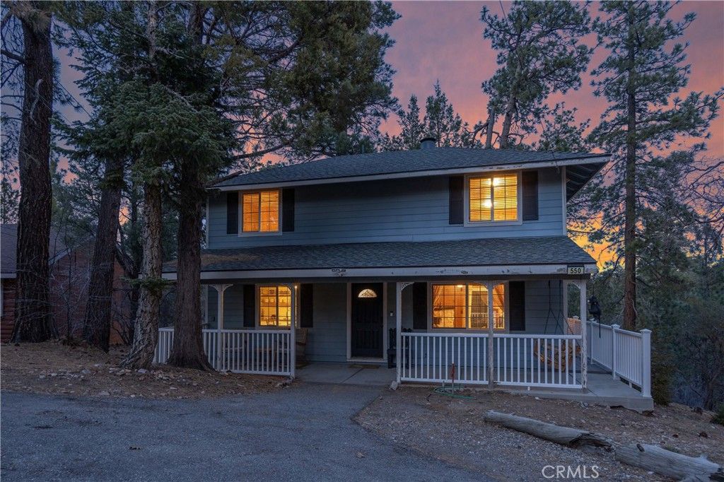 Photo of 550 Villa Grove, Big Bear Lake, CA 92314 (MLS # IG26025438)
