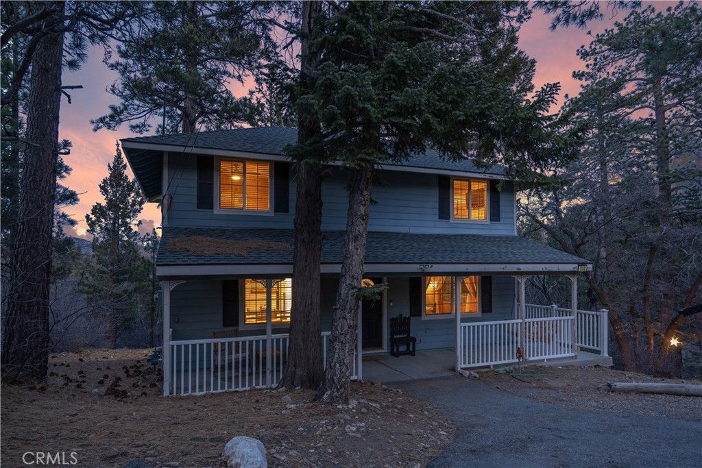 Photo of 550 Villa Grove, Big Bear Lake, CA 92314 (MLS # IG26025438)