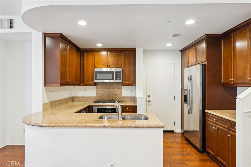 Vantis - Residential Lease