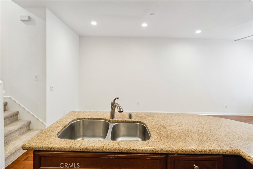 Vantis - Residential Lease