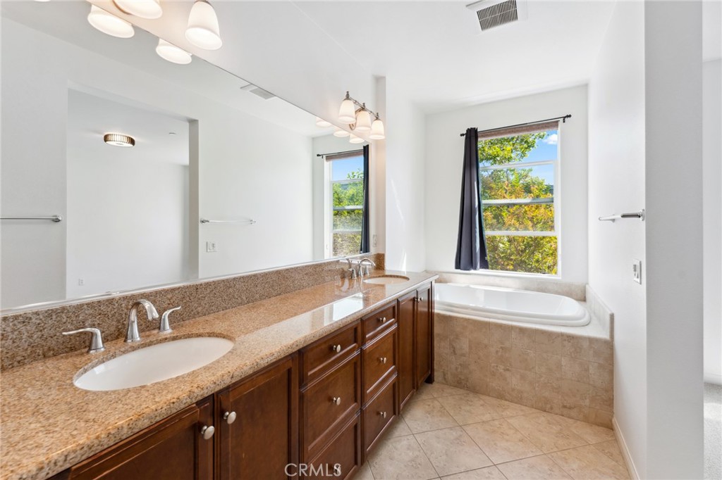 Vantis - Residential Lease