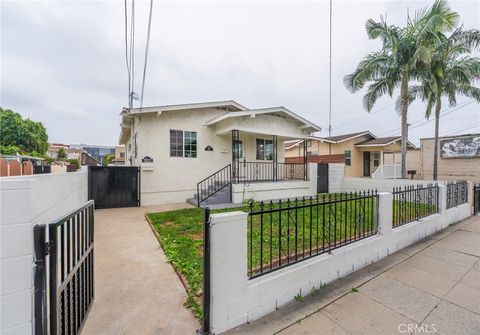 Photo of 322 S Grand Avenue, San Pedro, CA 90731 (MLS # SB26015899)
